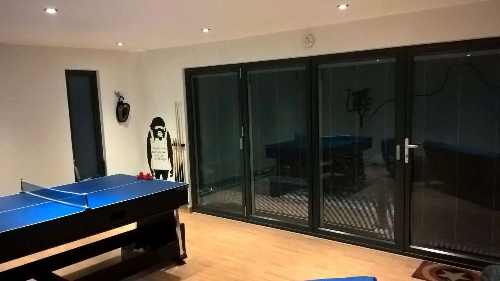 6 Pane Aluminium Bifolding Door - Image 9