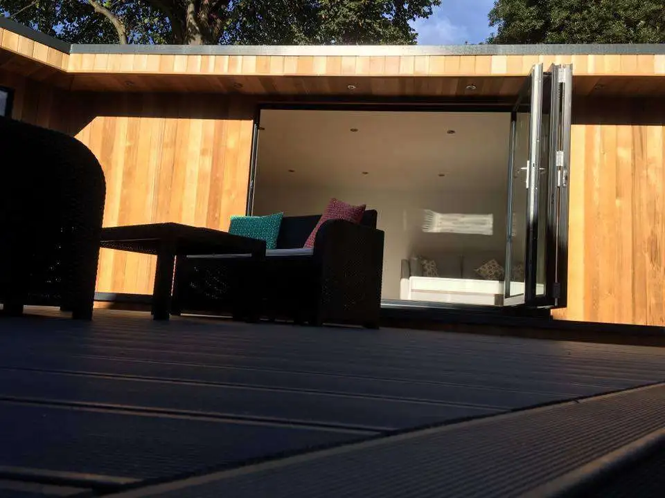 6 Pane Aluminium Bifolding Door - Image 7